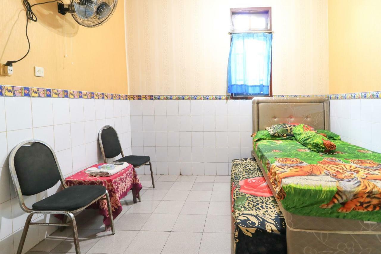 Dharmawati Homestay Syariah At Terminal Purabaya Waru Eksteriør billede
