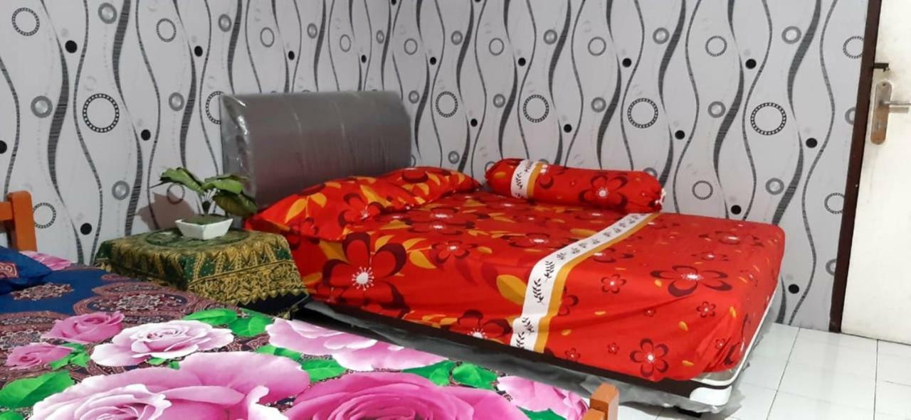 Dharmawati Homestay Syariah At Terminal Purabaya Waru Eksteriør billede